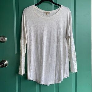 Bordeaux size small ladies top with lace beautiful